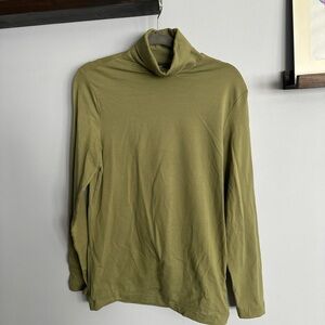 H&M Men's Turtleneck Sweater in Olive